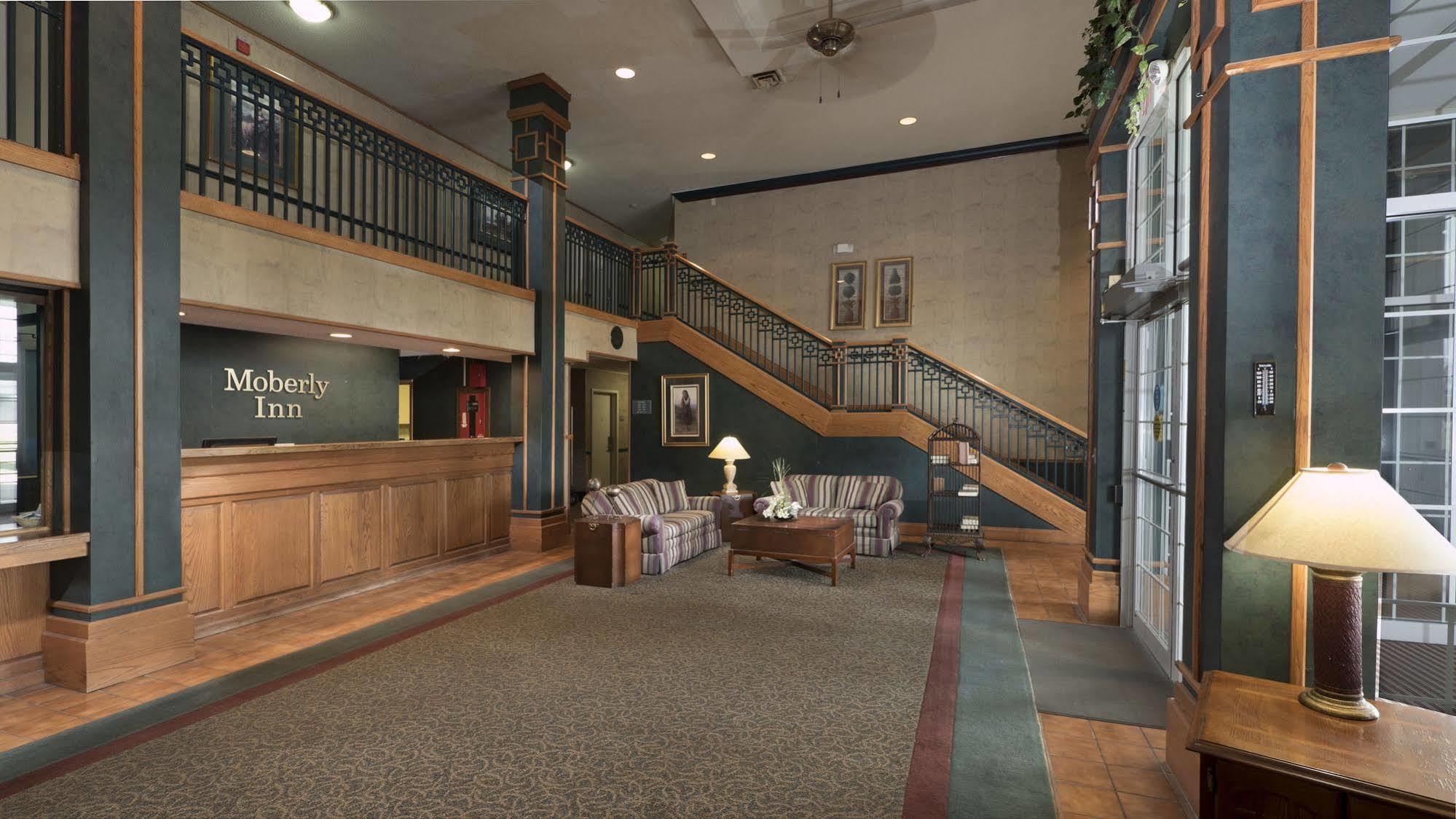 Moberly Inn & Suites 外观 照片
